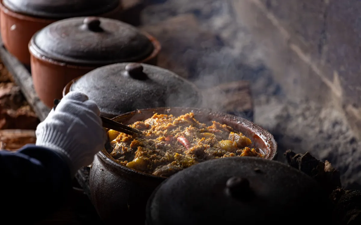 Civet de lapin mijoté en cocotte de fonte